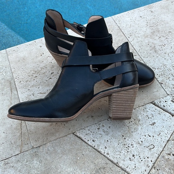 G H BASS & CO Sylvia Ankle Black Leather Bootie - Size 8 - Picture 3 of 9